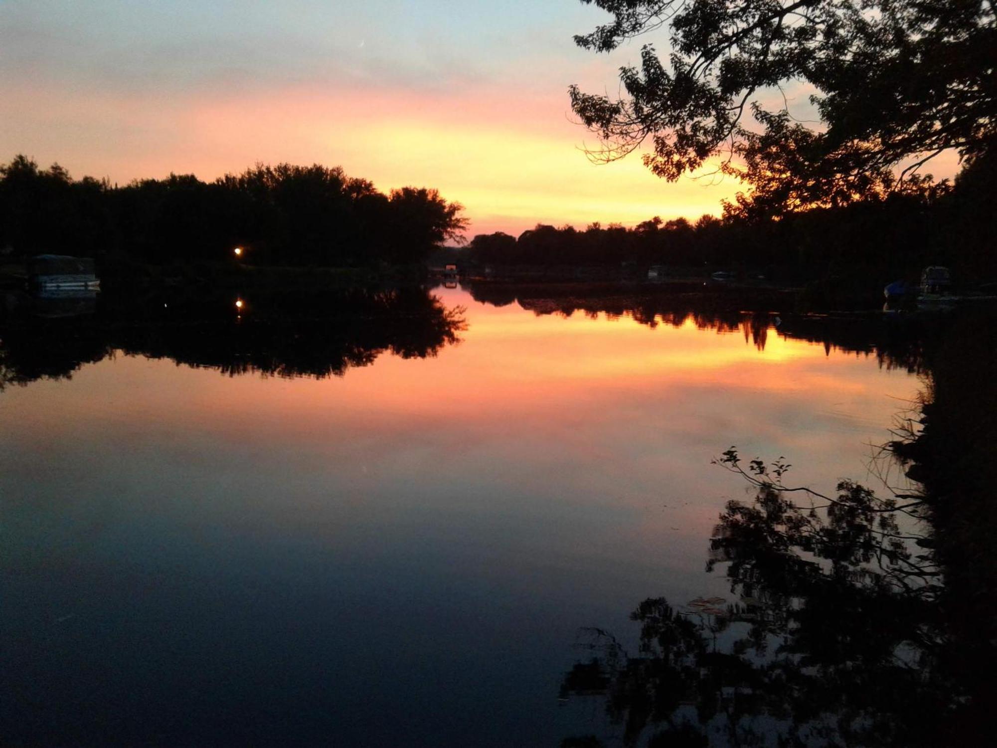 Weedon-Centre Le Reflet De La Riviere B&B المظهر الخارجي الصورة