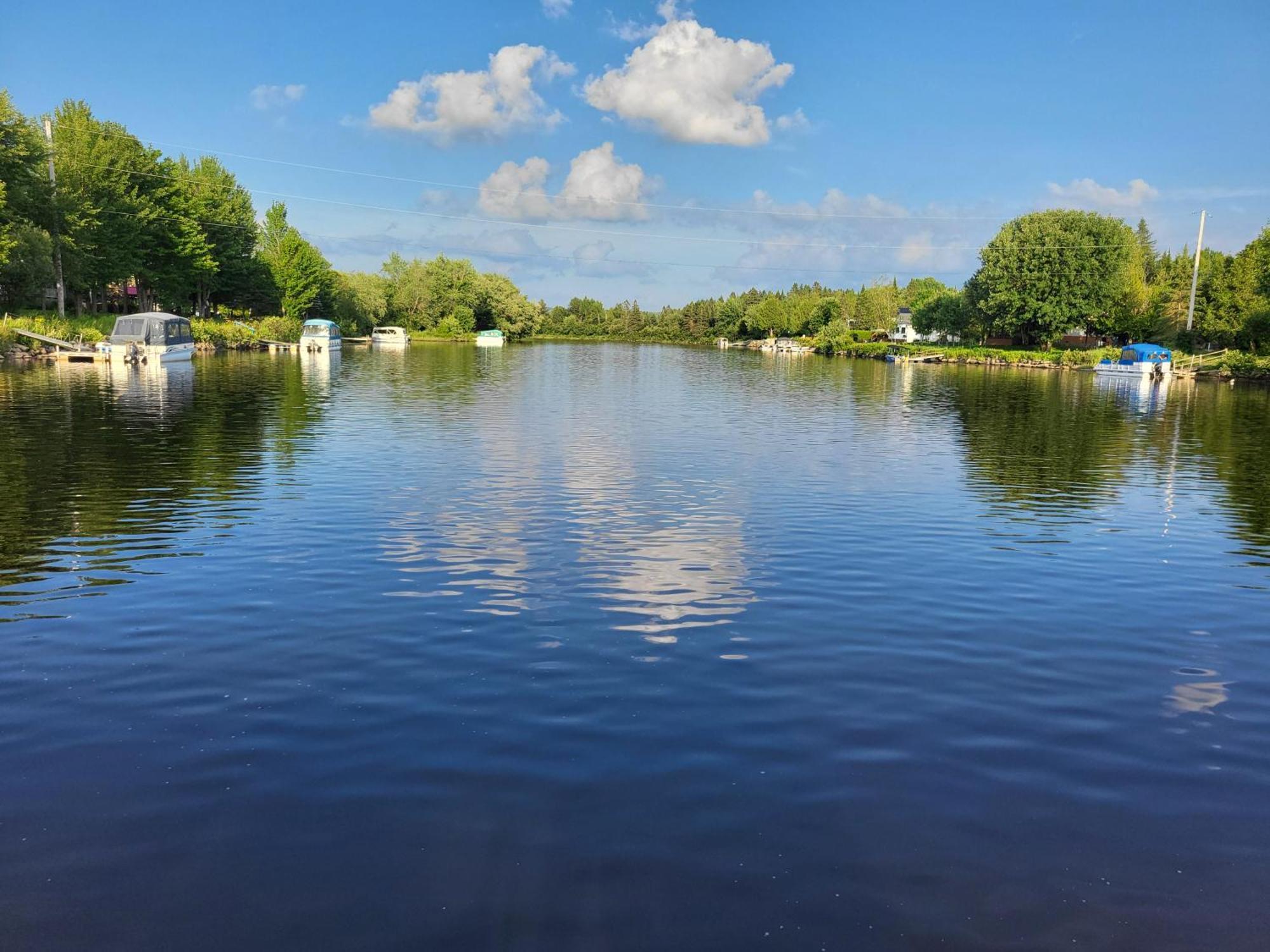 Weedon-Centre Le Reflet De La Riviere B&B المظهر الخارجي الصورة