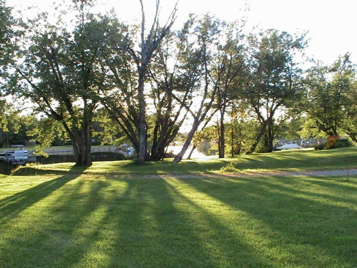 Weedon-Centre Le Reflet De La Riviere B&B المظهر الخارجي الصورة